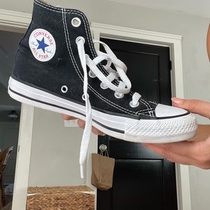 BLACK SIZE 6 HIGHTOP CONVERSE